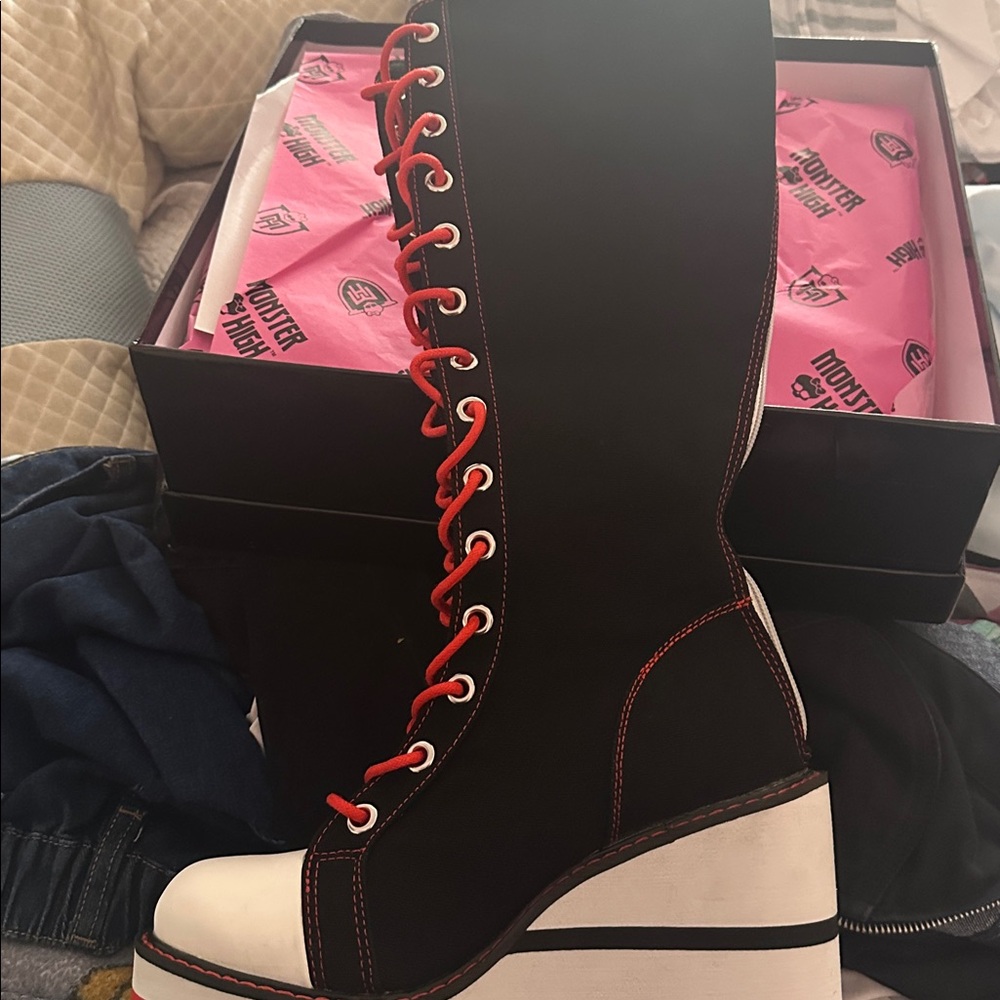 YRU Monster High Platform Shoes - Black and Pink - Picture 6 of 10